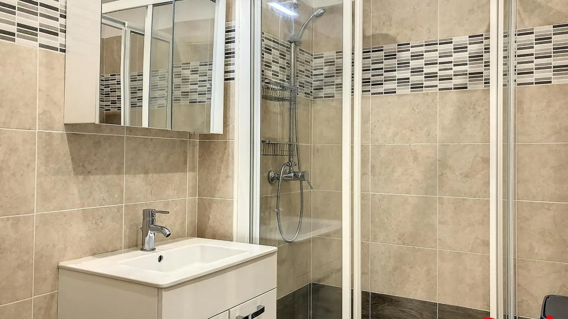 Apartment Studio Avec Terrasse, Piscine Et Parking A Menton - Fr-1-647-36