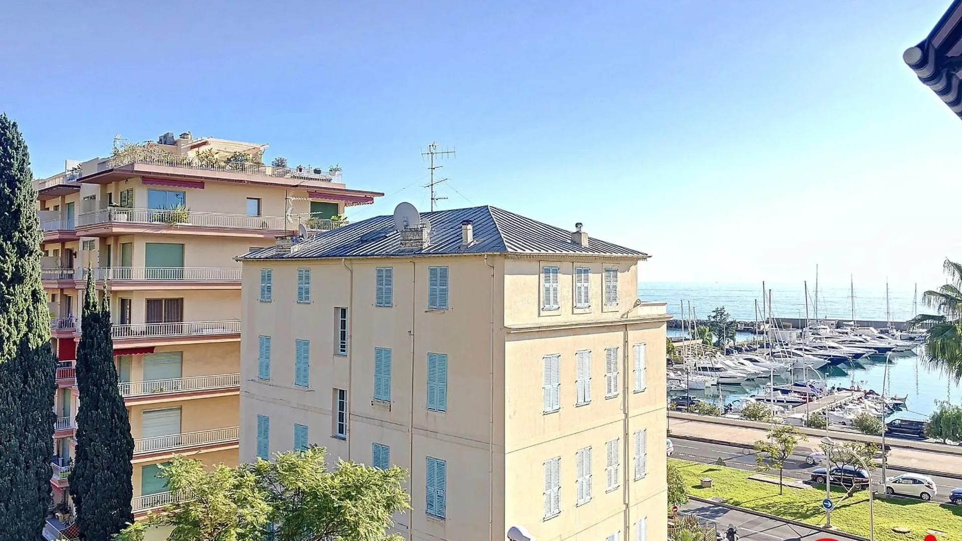 Studio Avec Terrasse, Piscine Et Parking A Menton - Fr-1-647-36